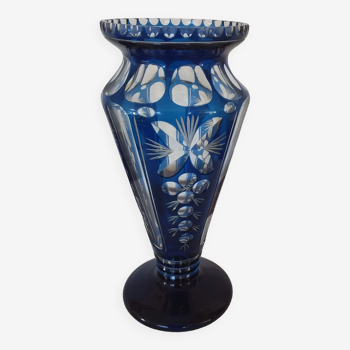 Vase en cristal ciselé bleu