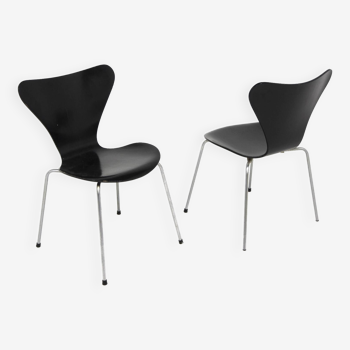 Set of 2 Arne Jacobsen "model 7" chairs, Denmark, 1968