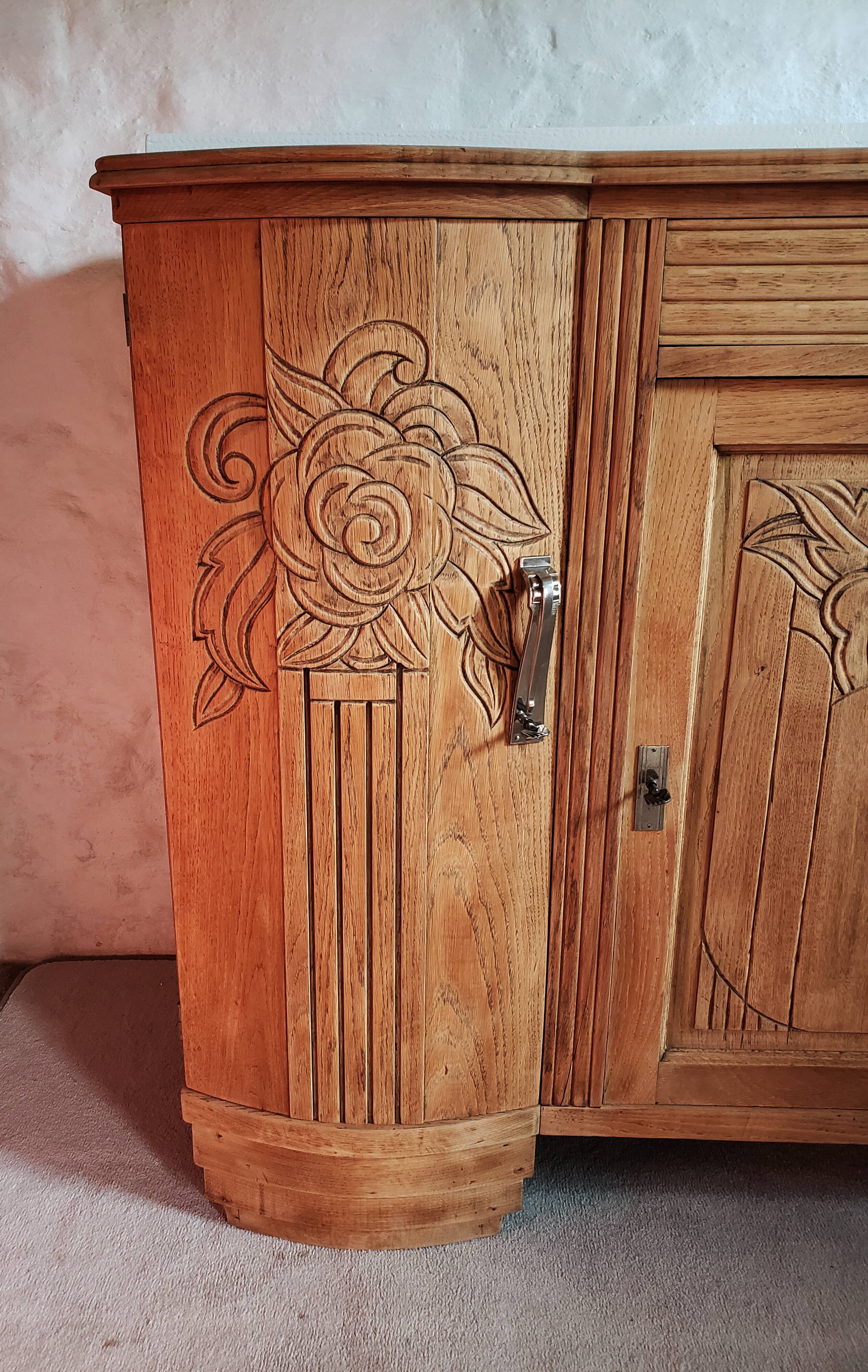 Art-deco buffet in raw oak