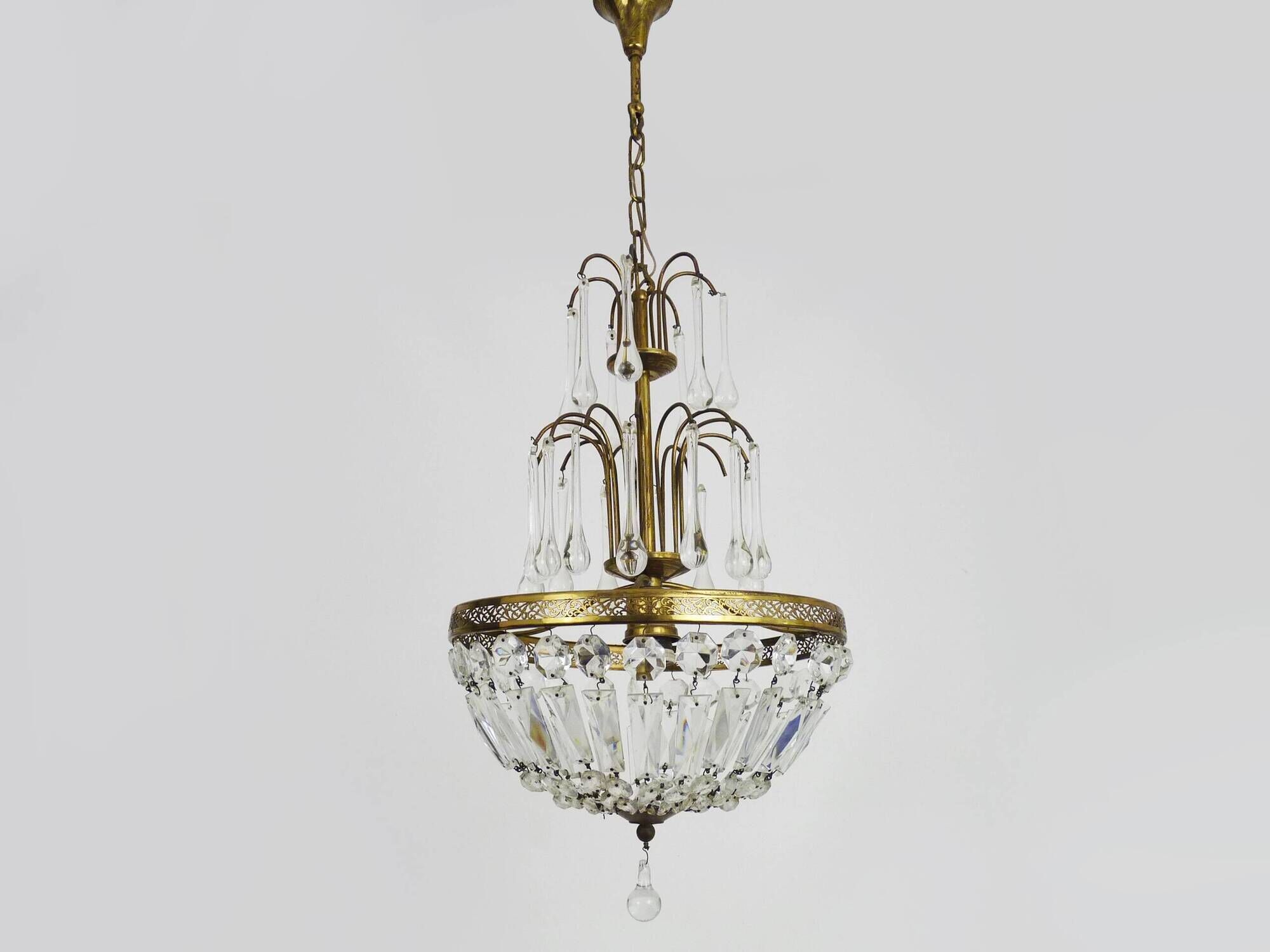 Chandelier, crown ceiling light in brass, 3 levels, 1 light, water drop pendants. 70s
