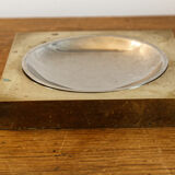 Picks up brass counter money