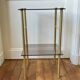 Tables d’appoint en verre et laiton
