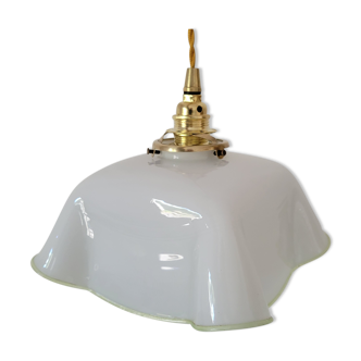 Draped opaline suspension