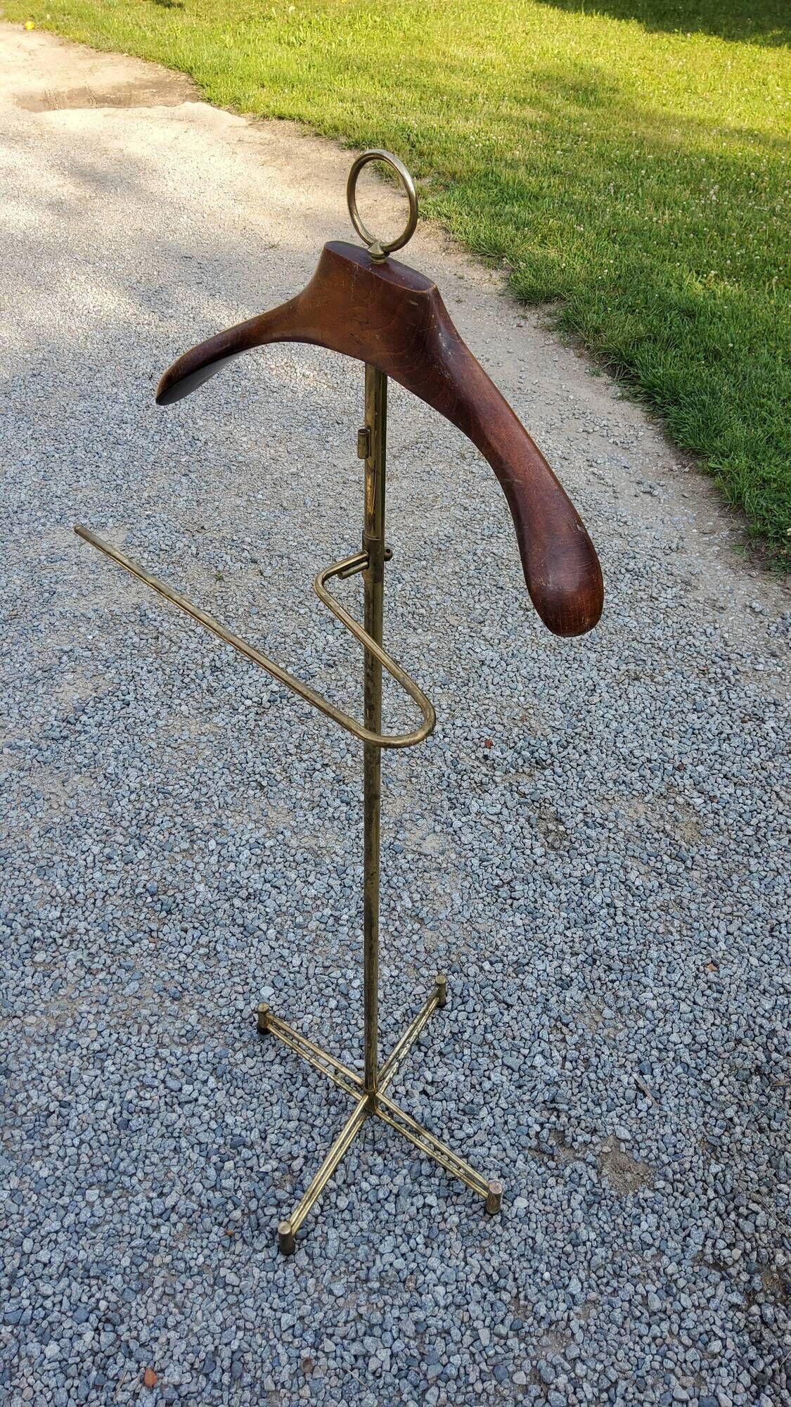 Valet de chambre of the 50s in gilded brass and wood