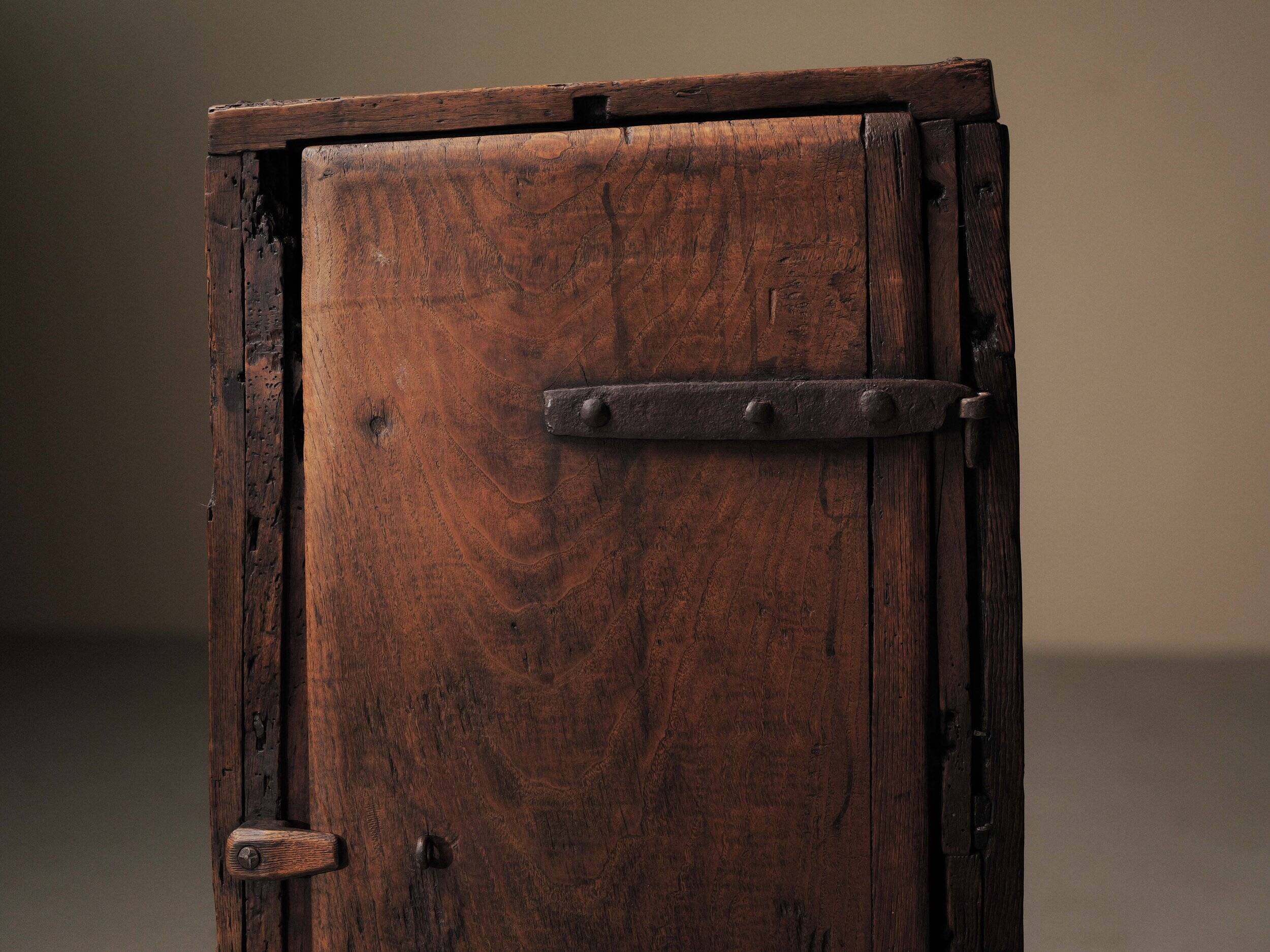 Sculpted furniture from a trunk, Folk art, 19th century