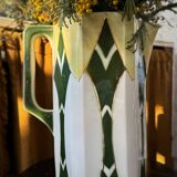 Onnaing jug vase