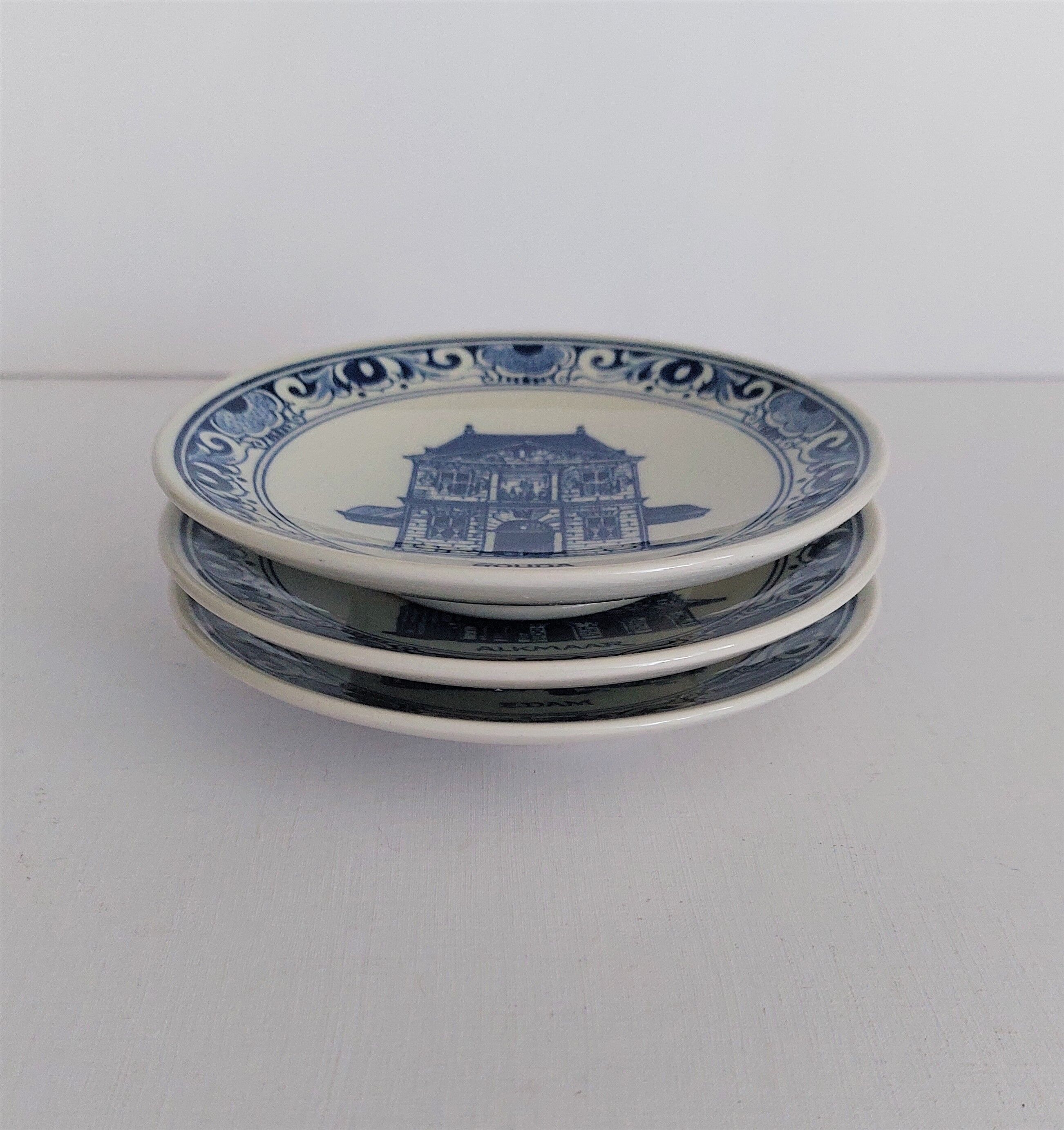 set of 3 decorative plates Delft