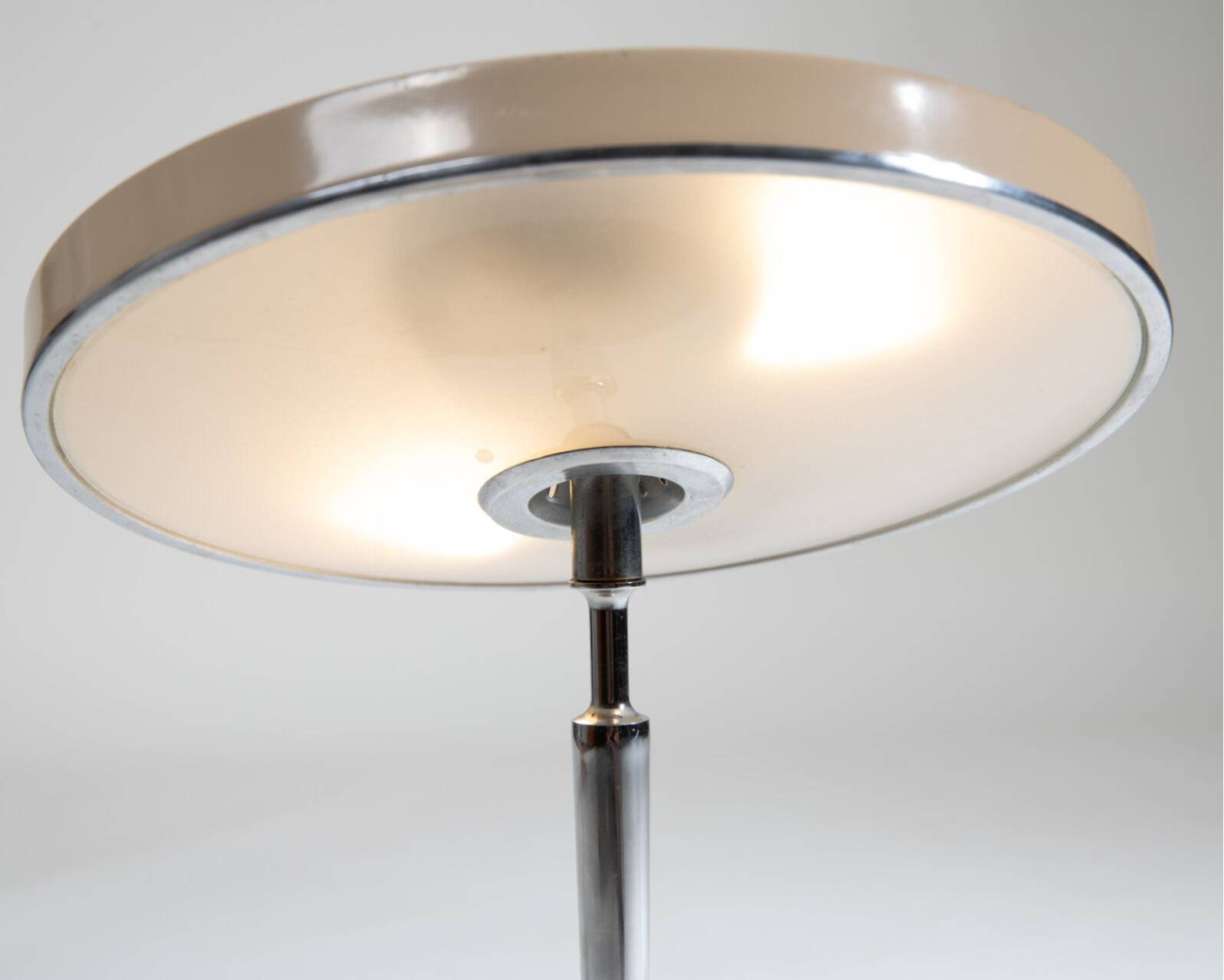 Lampe Fase extrêmement rare en beige par GEI, années 1960
