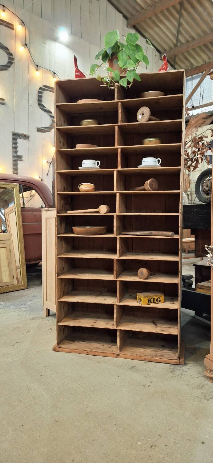 Meuble d'atelier à casiers