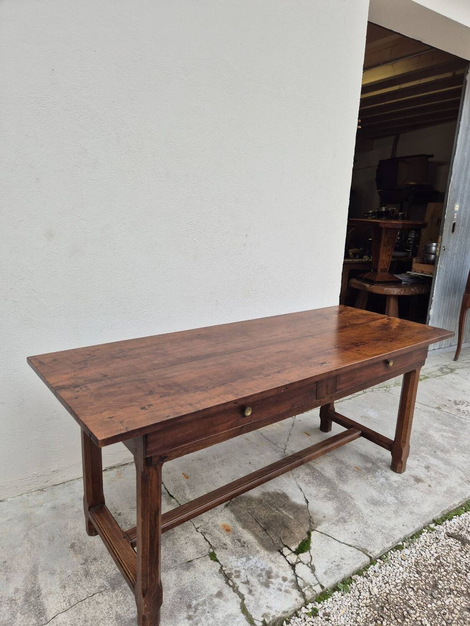 Table de Ferme bourguignonne à entretoise en noyer massif 19éme deux tiroirs-1m82