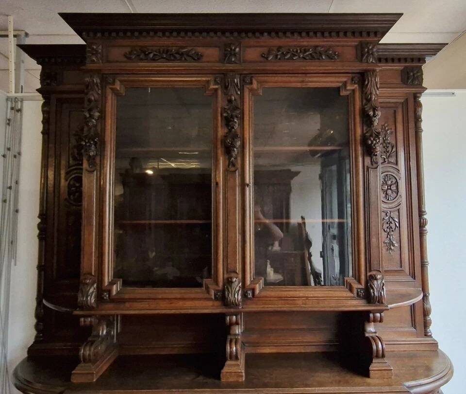 Very important Renaissance style chateau library buffet in oak