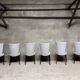 Serie de 6 chaises Baumann modèle Essor en simili cuir blanc