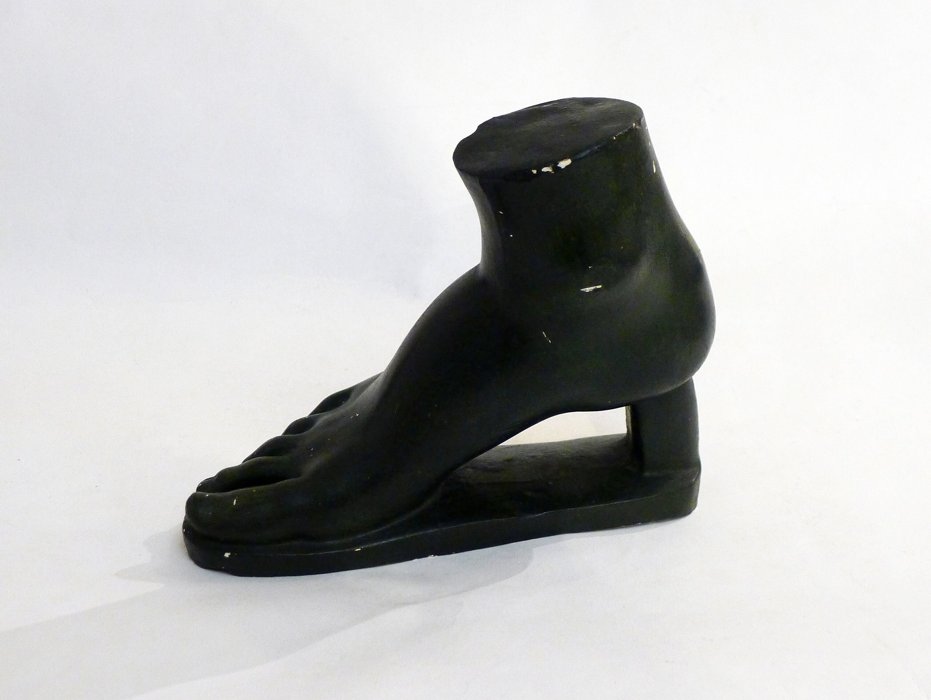 Sculpture pied en plâtre