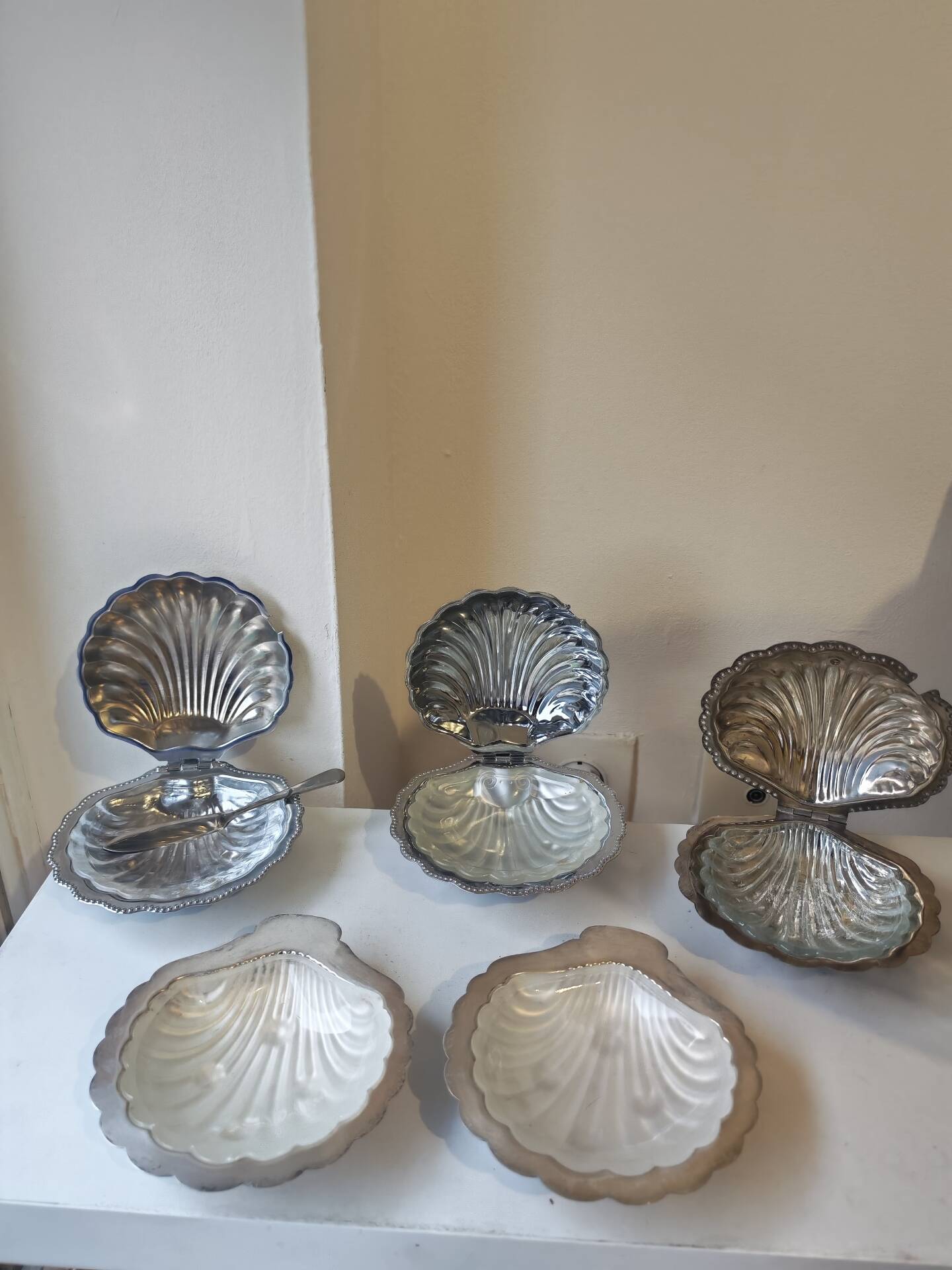 5 scallop butter dishes