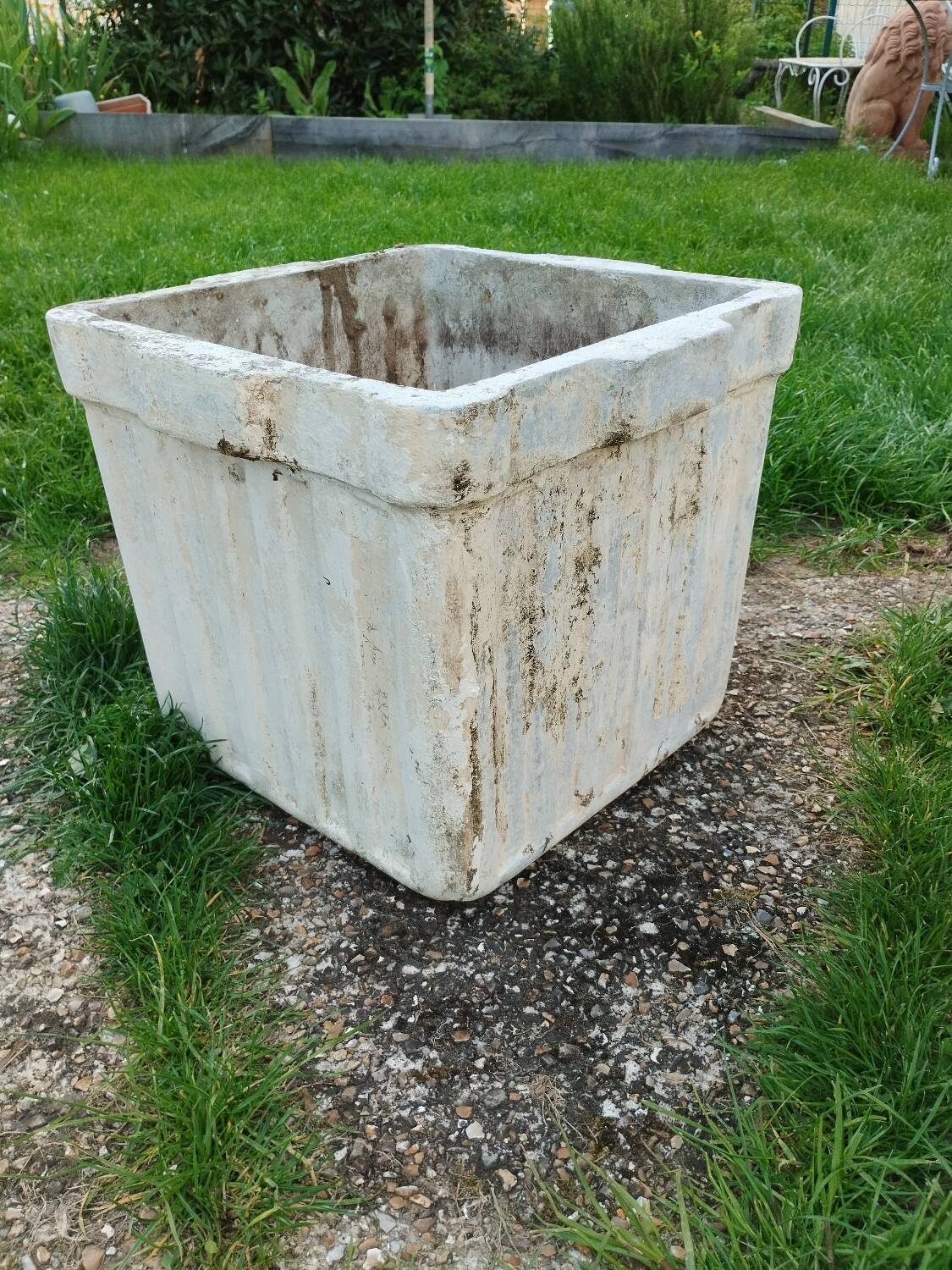 Pair of old Medici planters