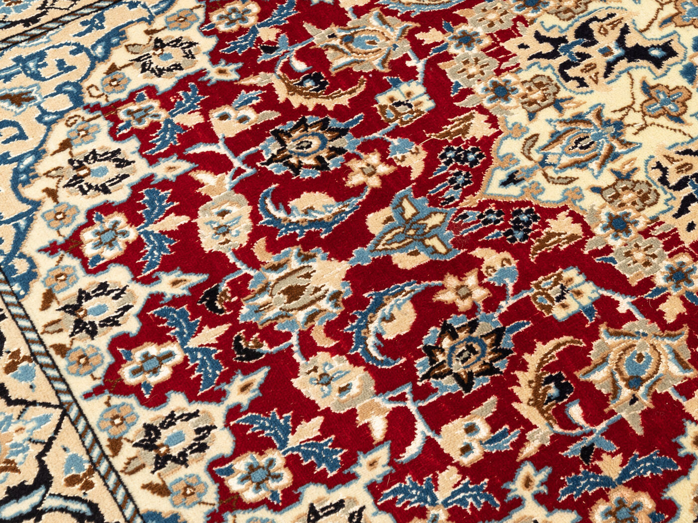 1960s nain carpet, 117 x 210