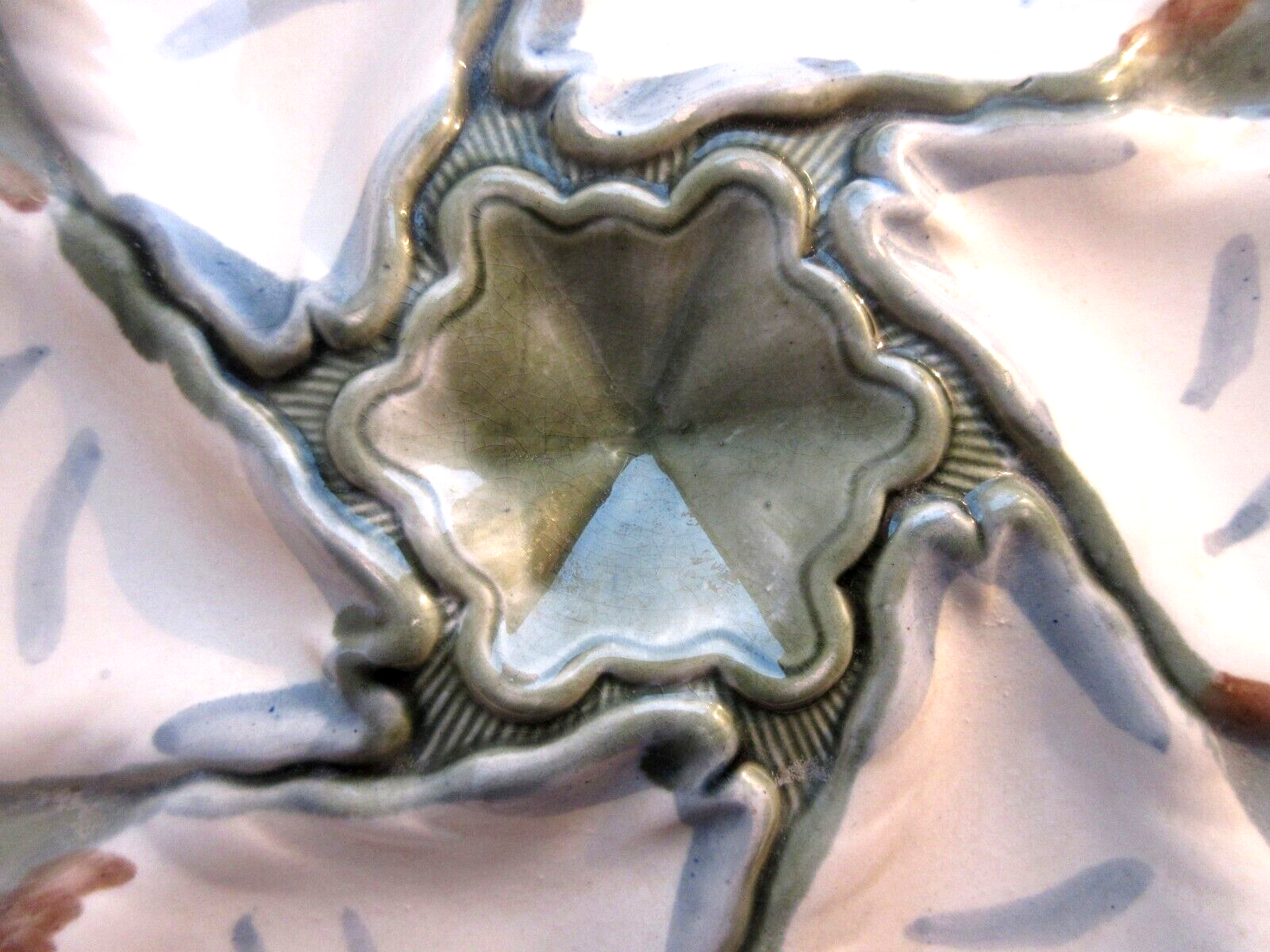 Oyster plate signed Terre de Fer Longchamp.