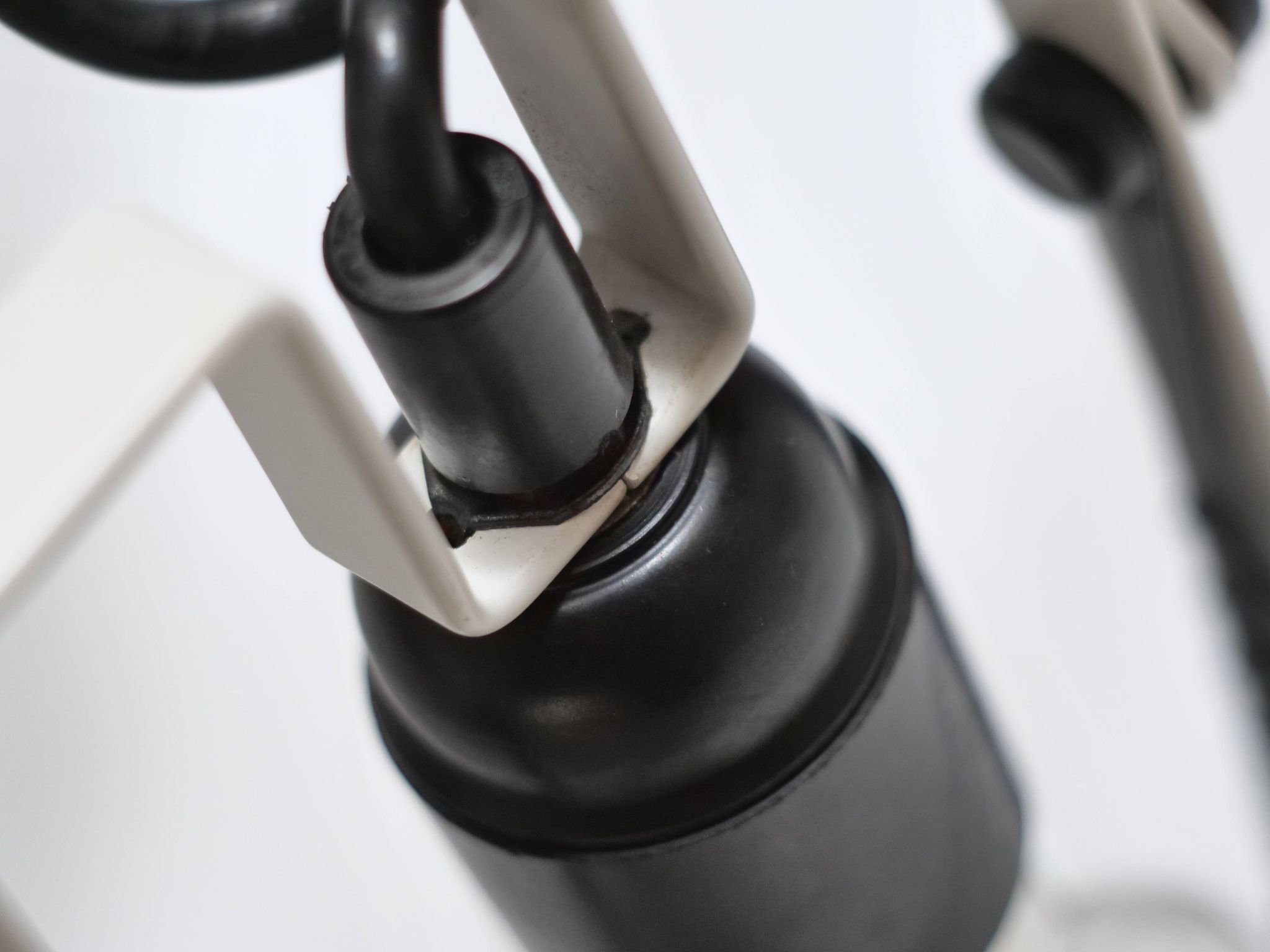 Artemide lampe à pince Design Ernesto Gismondi modèle Sintesi
