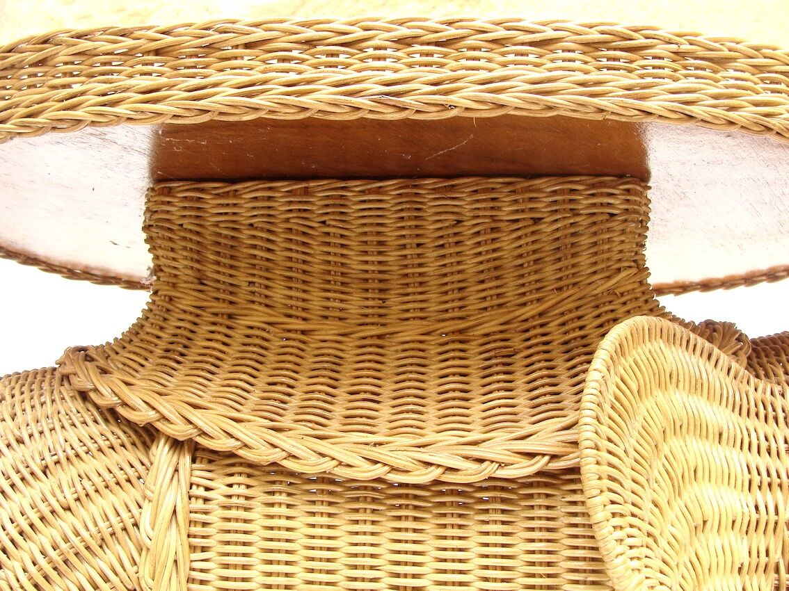 Elephant bass table in rattan.