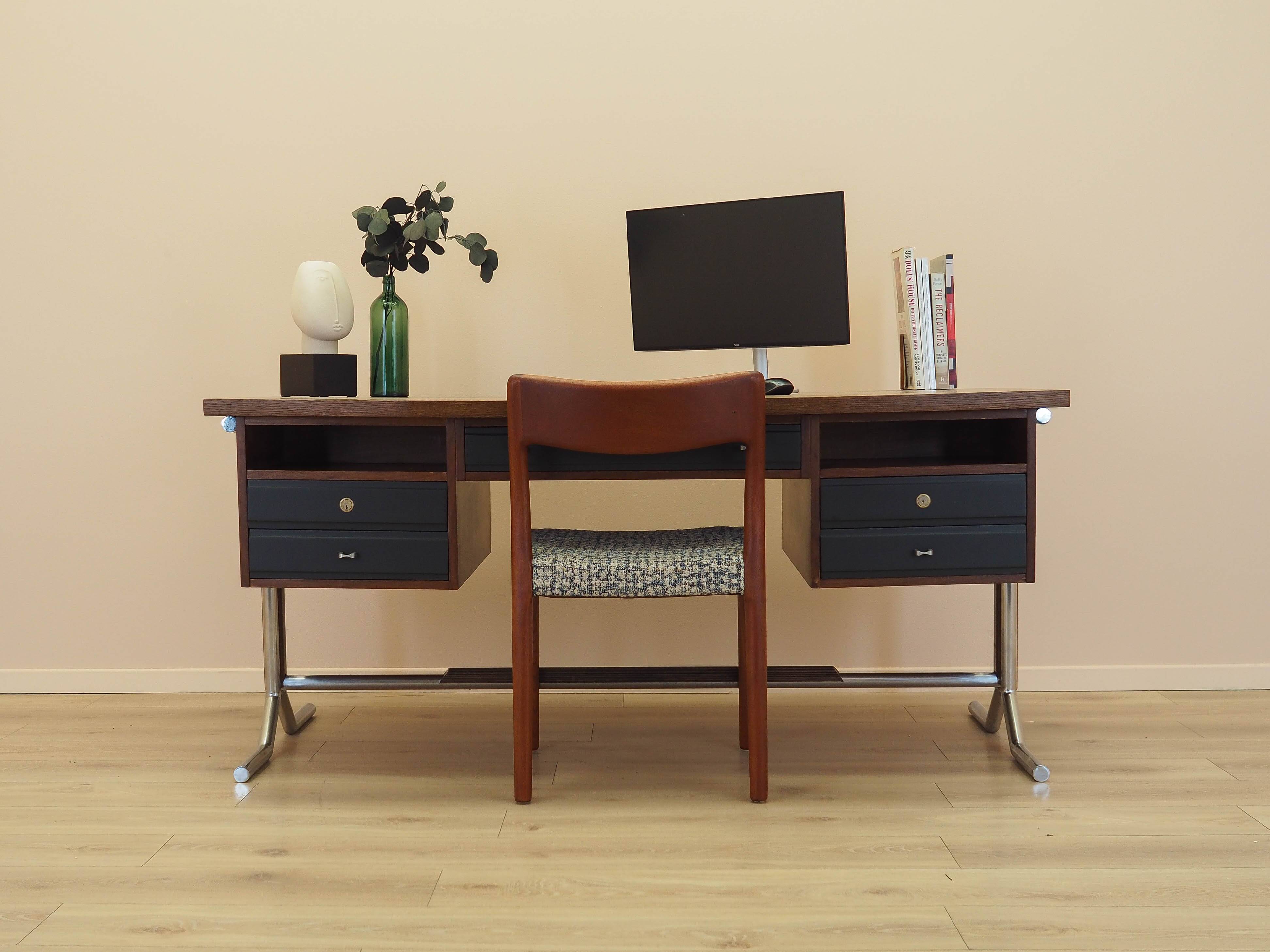 Bureau en noyer, Italie années 1970