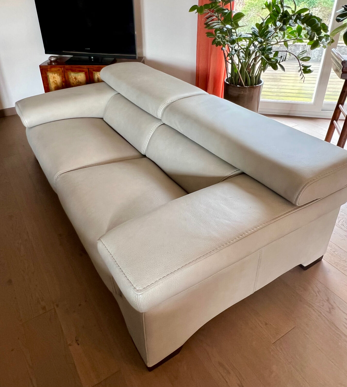 "Sillage" leather canapé/Rochebobois