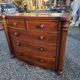Commode galbée ancienne en acajou de style anglais