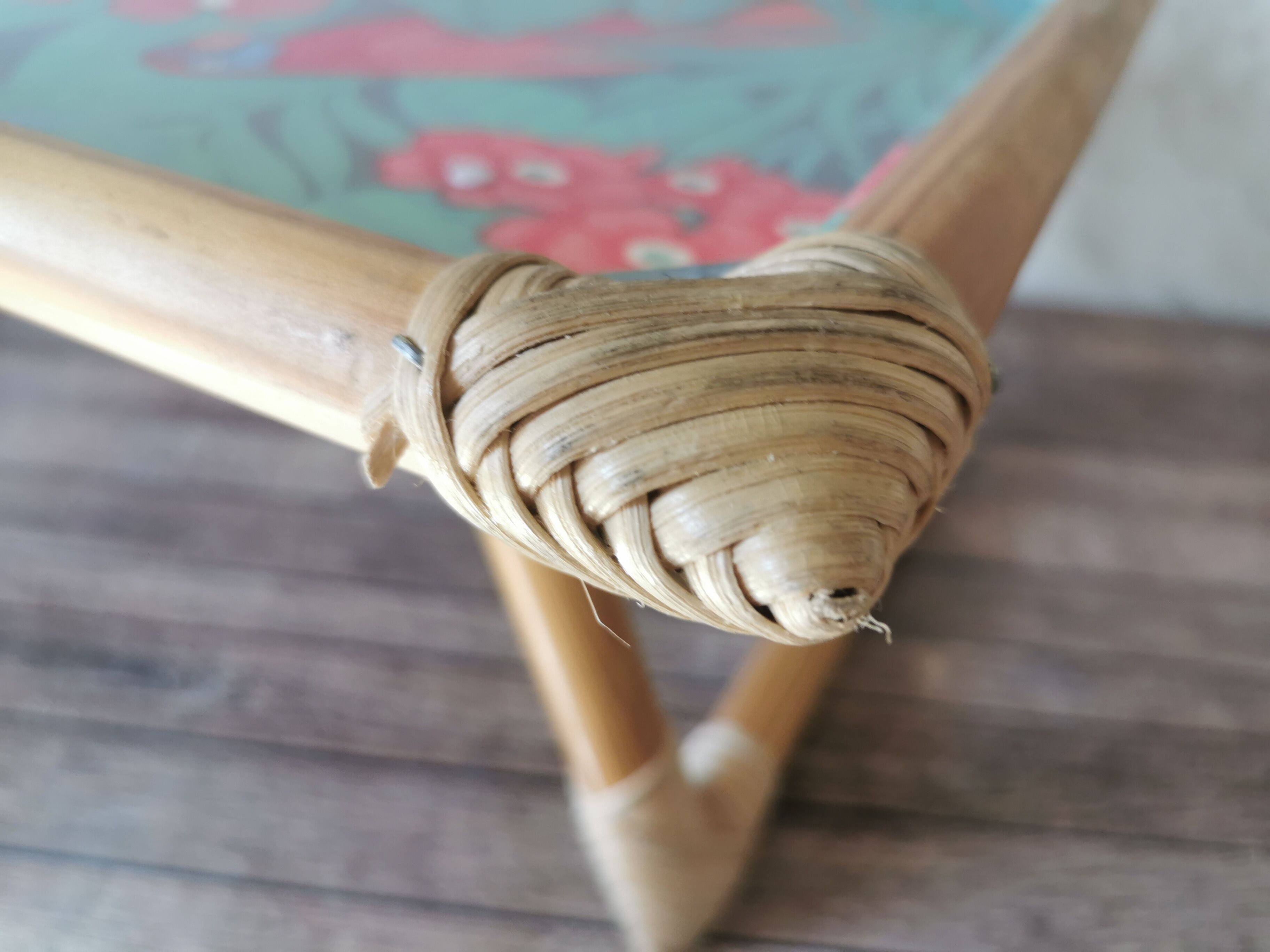 Folding tray parrots and flowers fiber and rattan