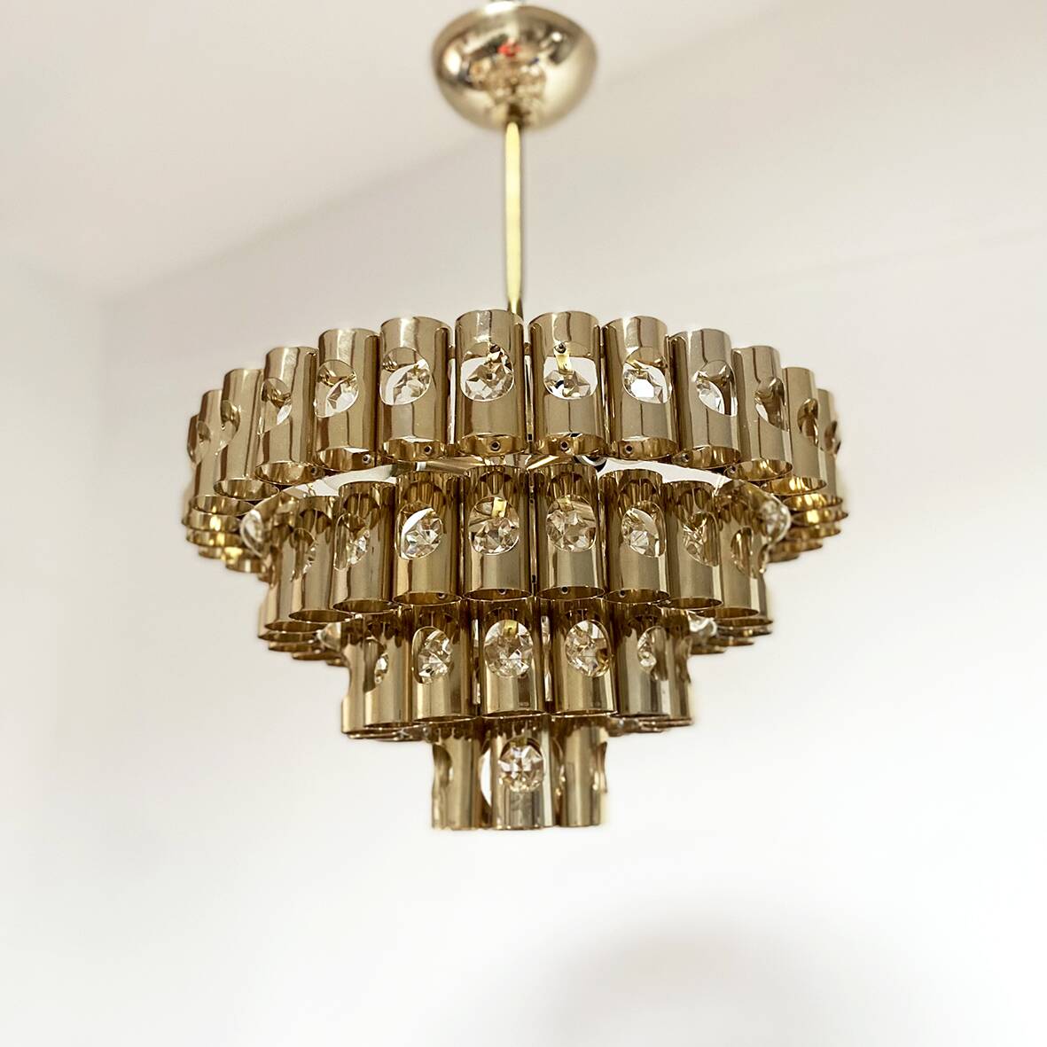 Brass tube chandelier from the 1960s, attributed to Sciolari.