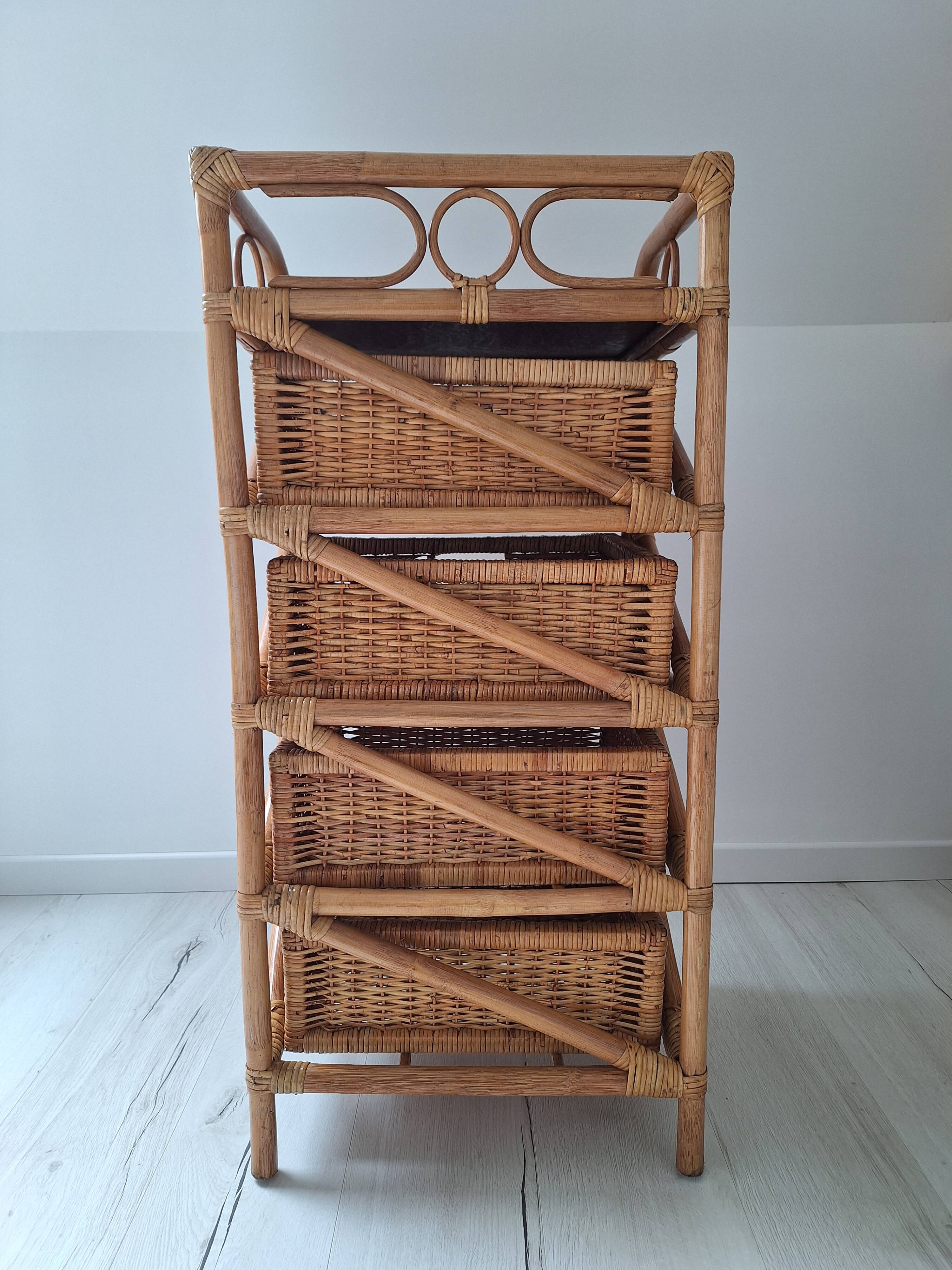 Commode en rotin