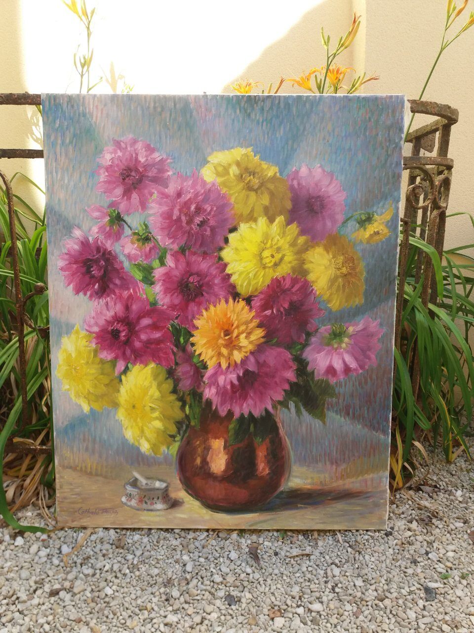 Table signed "Bouquet de dhalias"