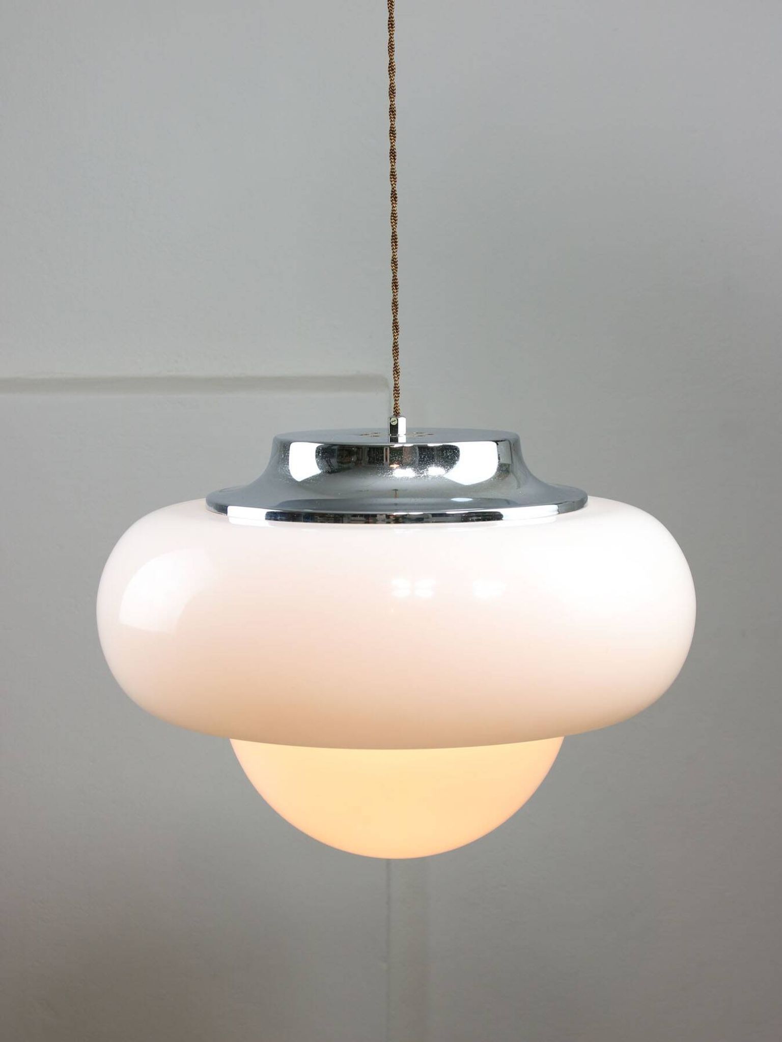 Grand lampadaire de l'ère spatiale de Guzzini, années 1960.
