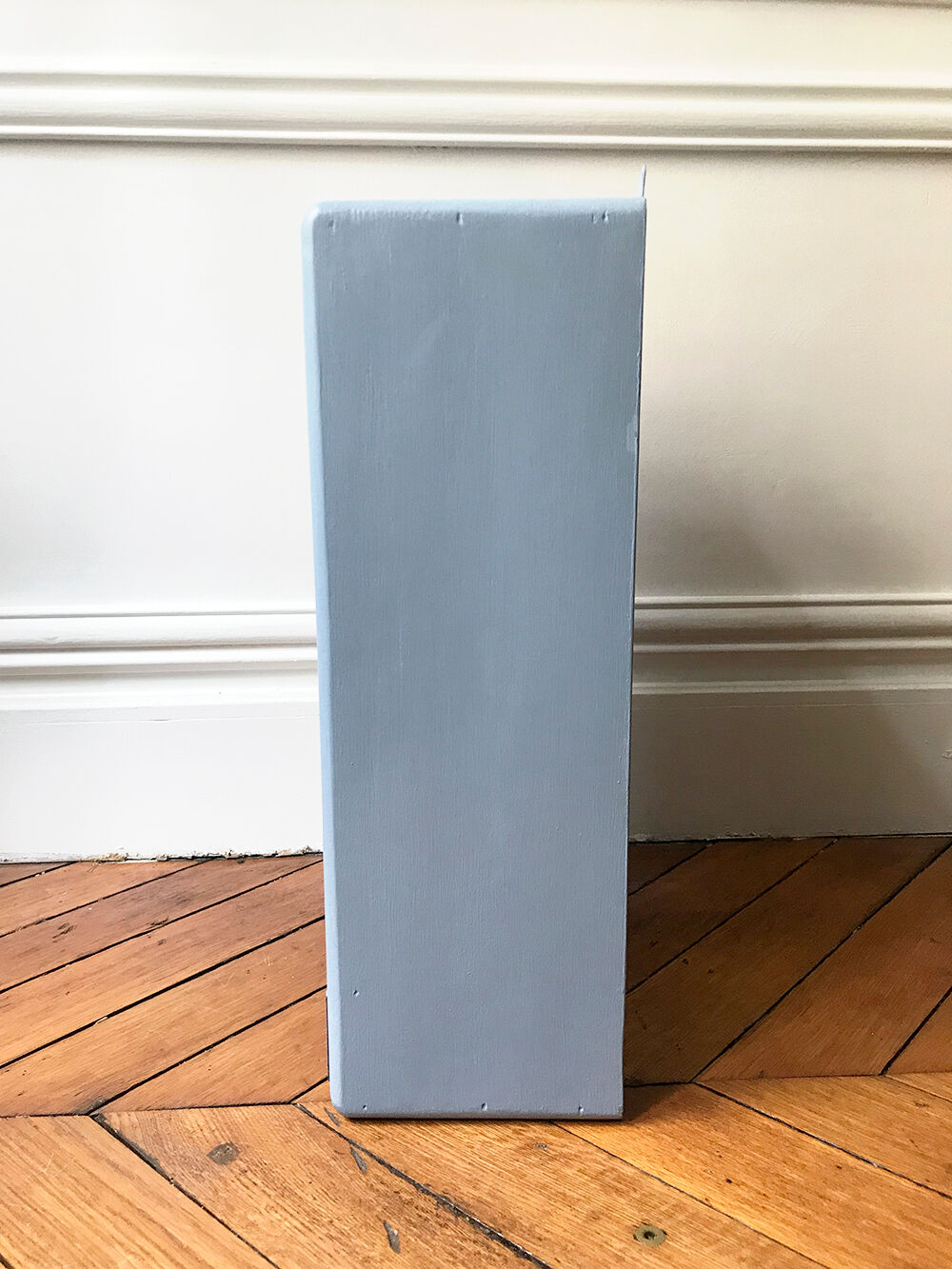 Pharmacy cabinet from the 1930s