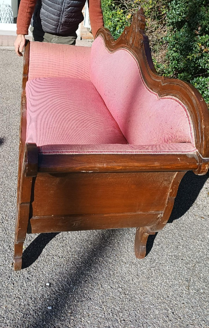 Small mid-19th century boat sofa in walnut