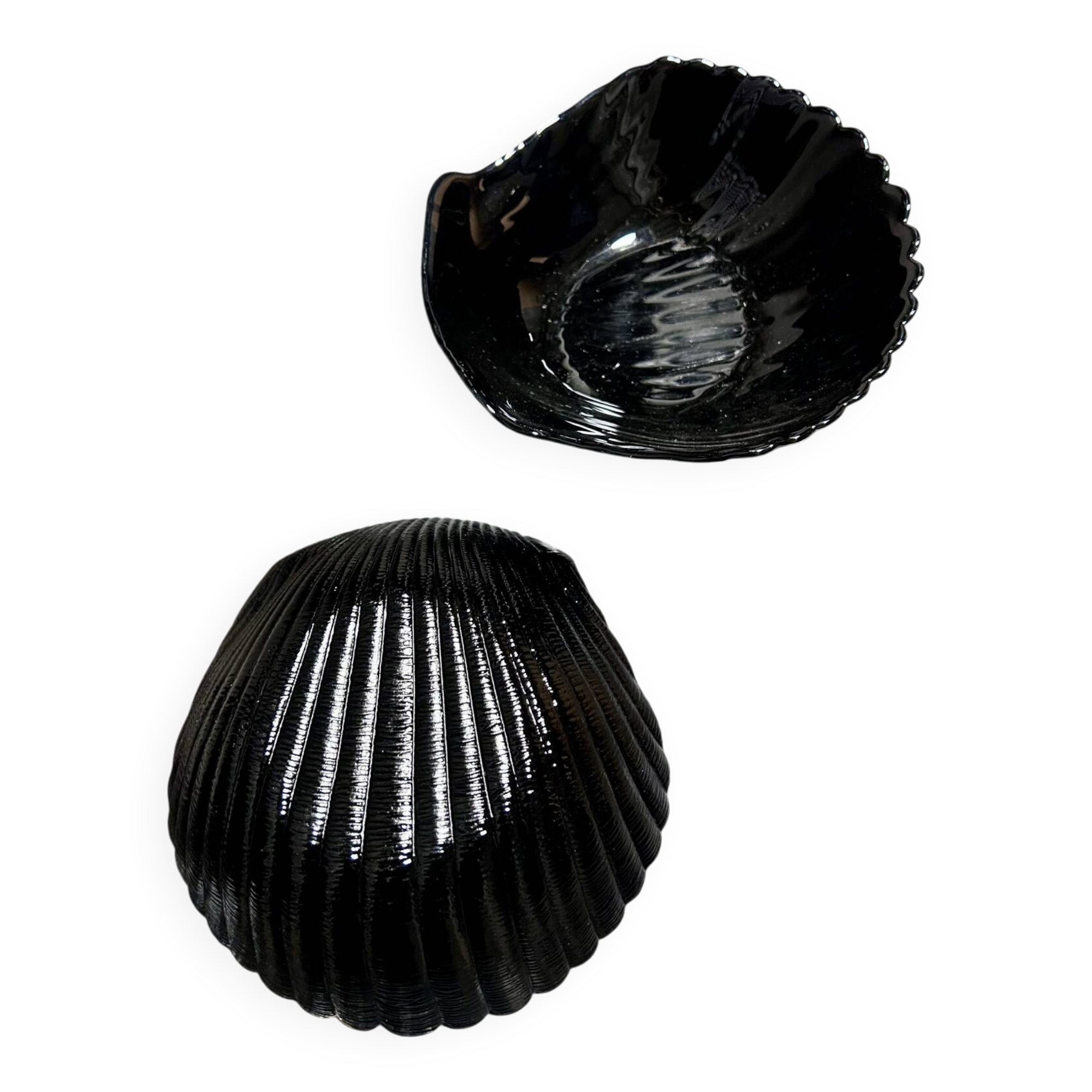 2 black shell cups