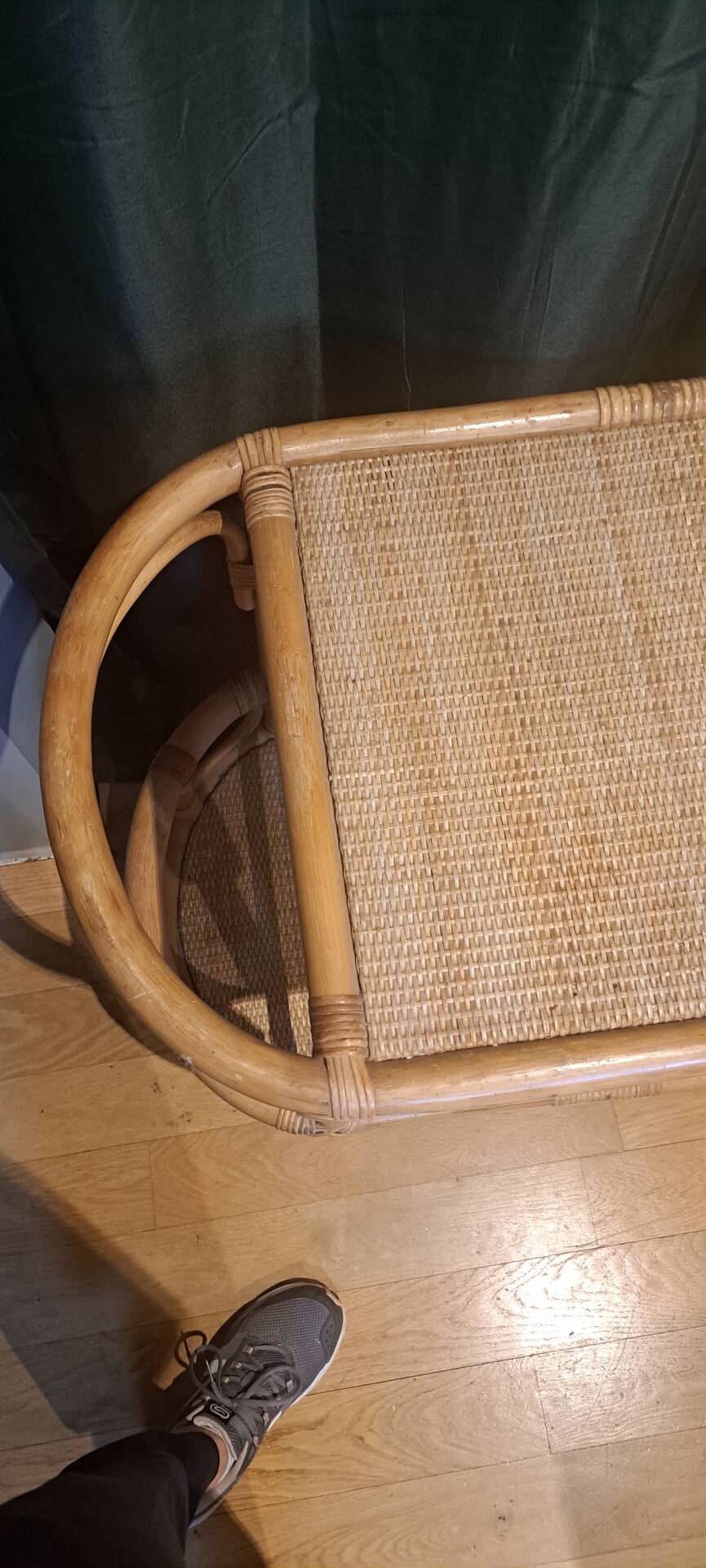 Rolling serving table rattan