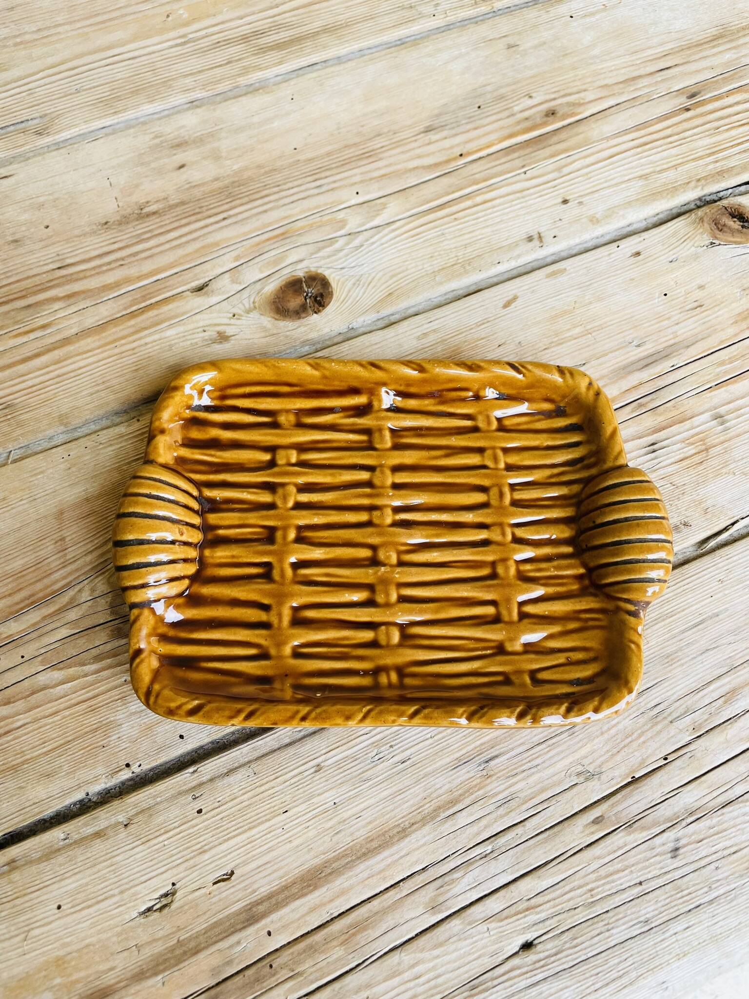 Butter dish in slip