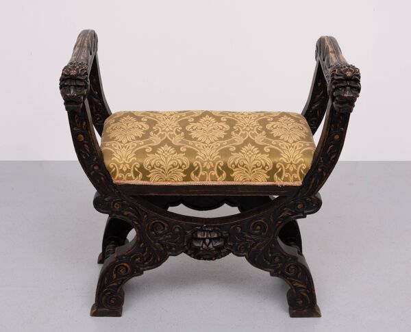 Tabouret victorien antique à décor de lions sculpté à la main, Hollande