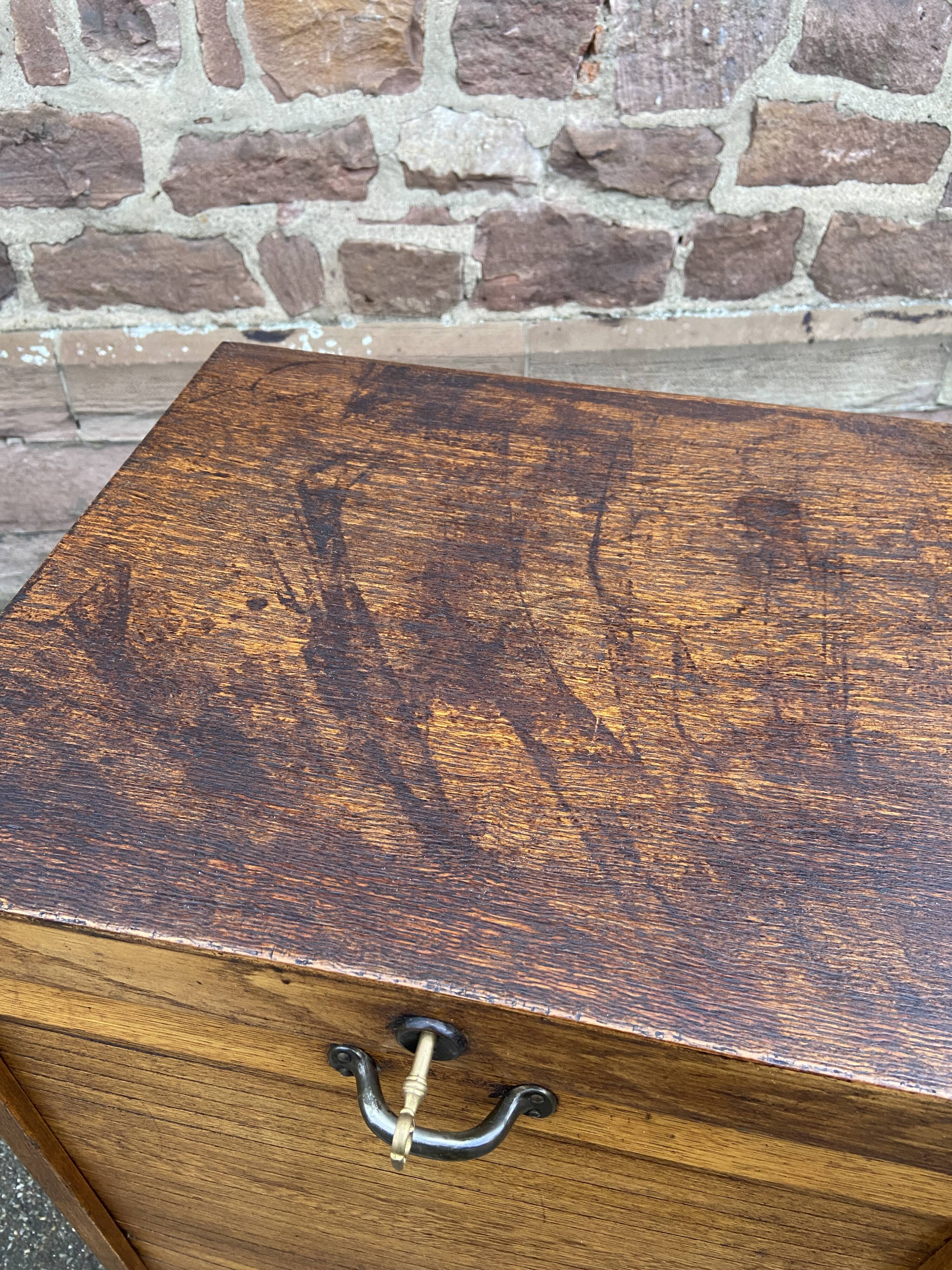 Sliding curtain binder cabinet