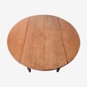 Round table with flaps