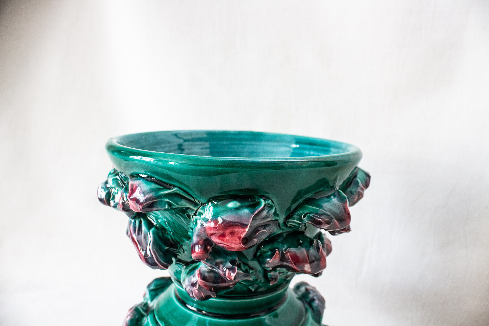 Vase en céramique barbotine années 50. Vase en céramique art déco.