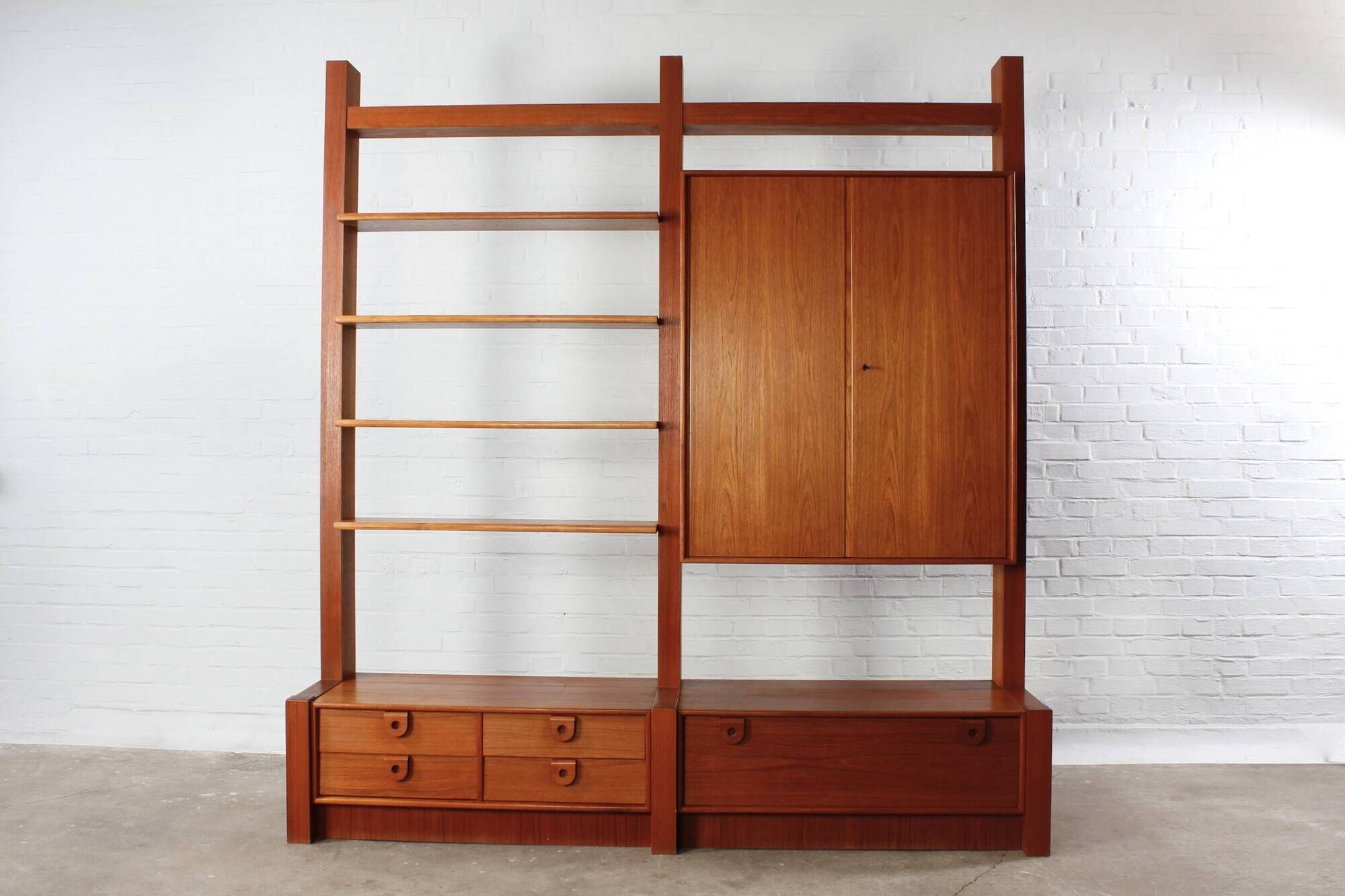 Teak cabinet shelf wall unit RT Möbel Ristenpatt design vintage