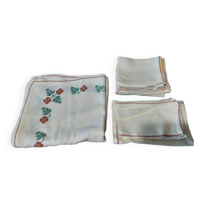 Linge vintage nappe et serviettes acrylique broderies 147 X 160 cm