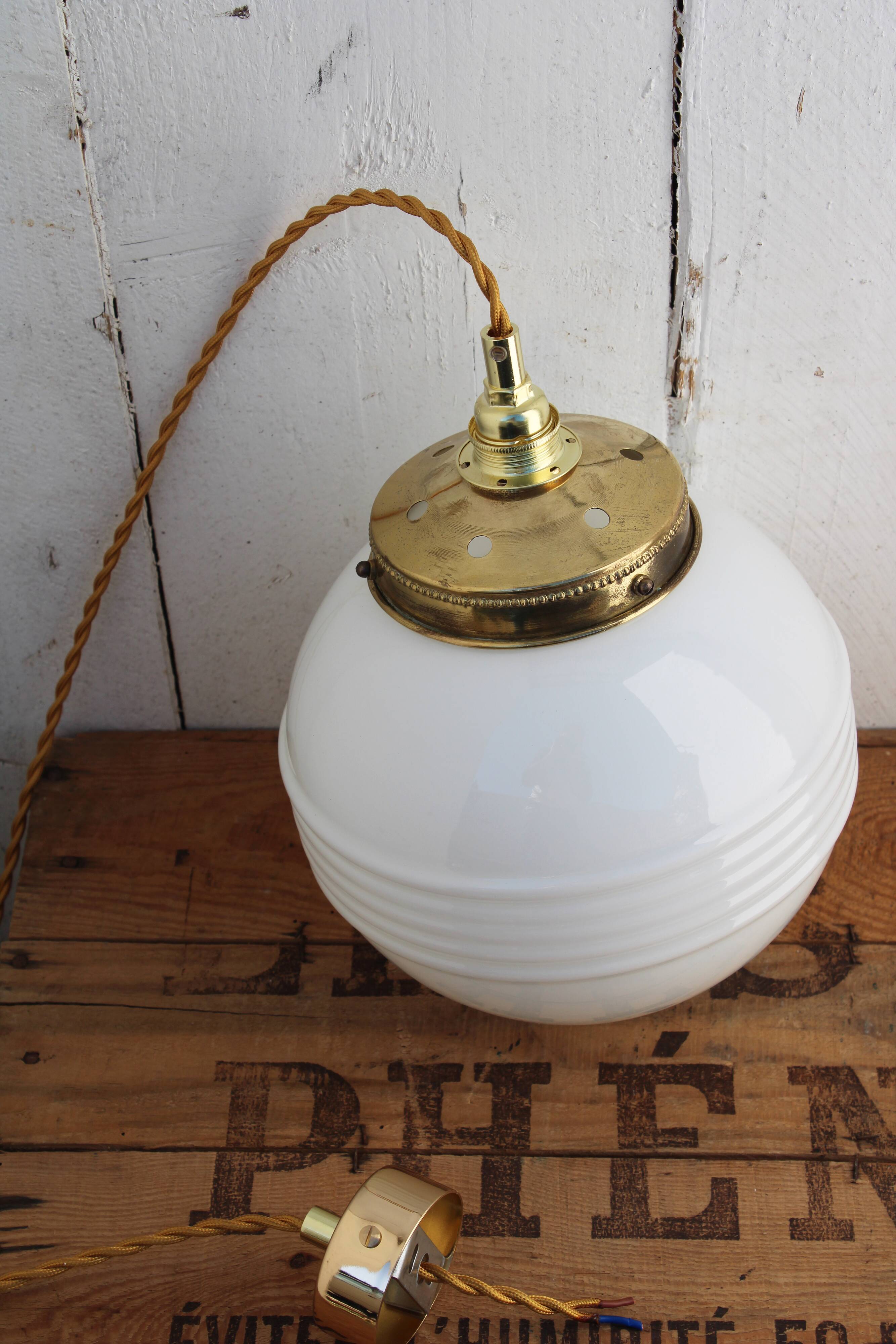 White and brass opaline globe suspension