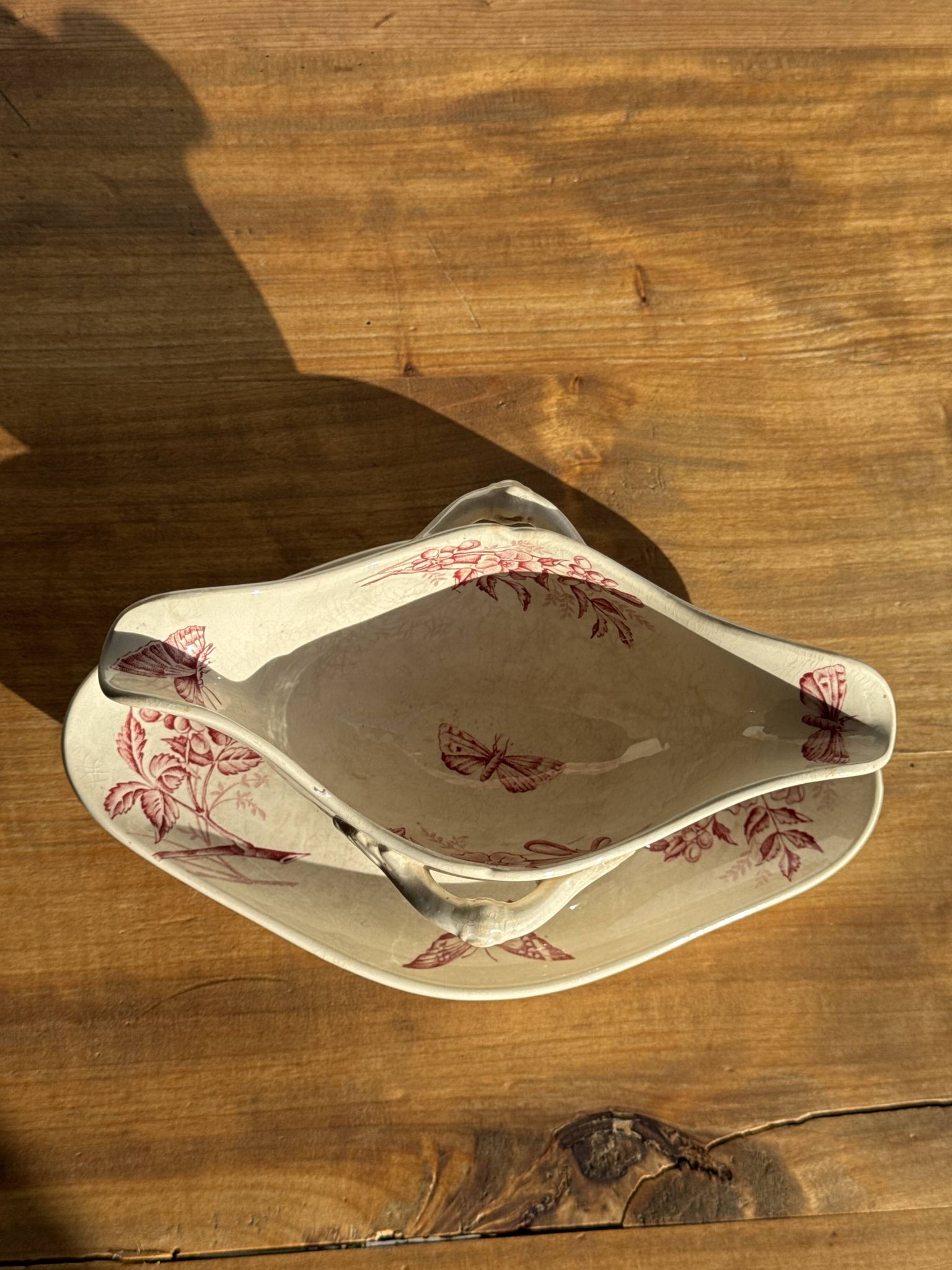 Saucier ancienne en faïence rose de Badonviller modèle Jasmin