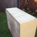 Buffet convenient vintage Mado lacquered white beige in good condition.