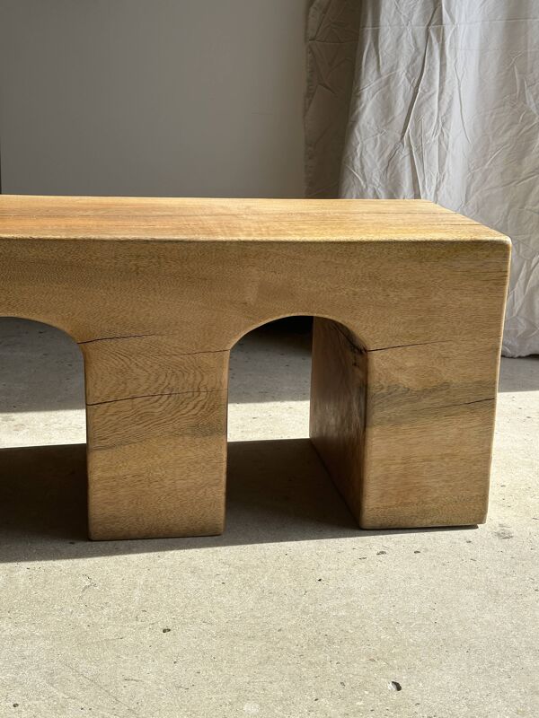 Banc en bois monoxyle massif piètement sculpté en 3 arches - Couleur bois naturel