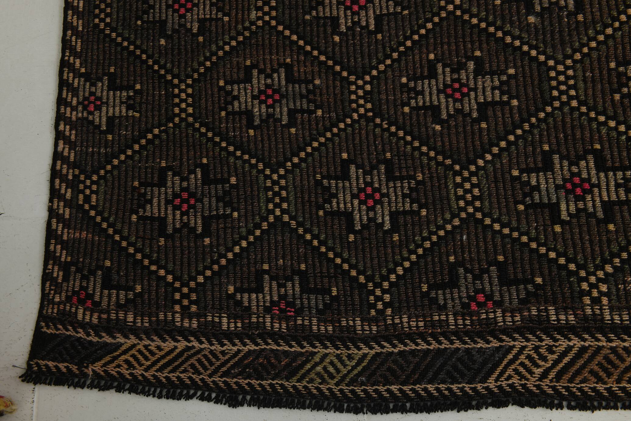 Tapis Kilim Vintage Noir et Brun à Motifs Géométriques, 183x297 Cm