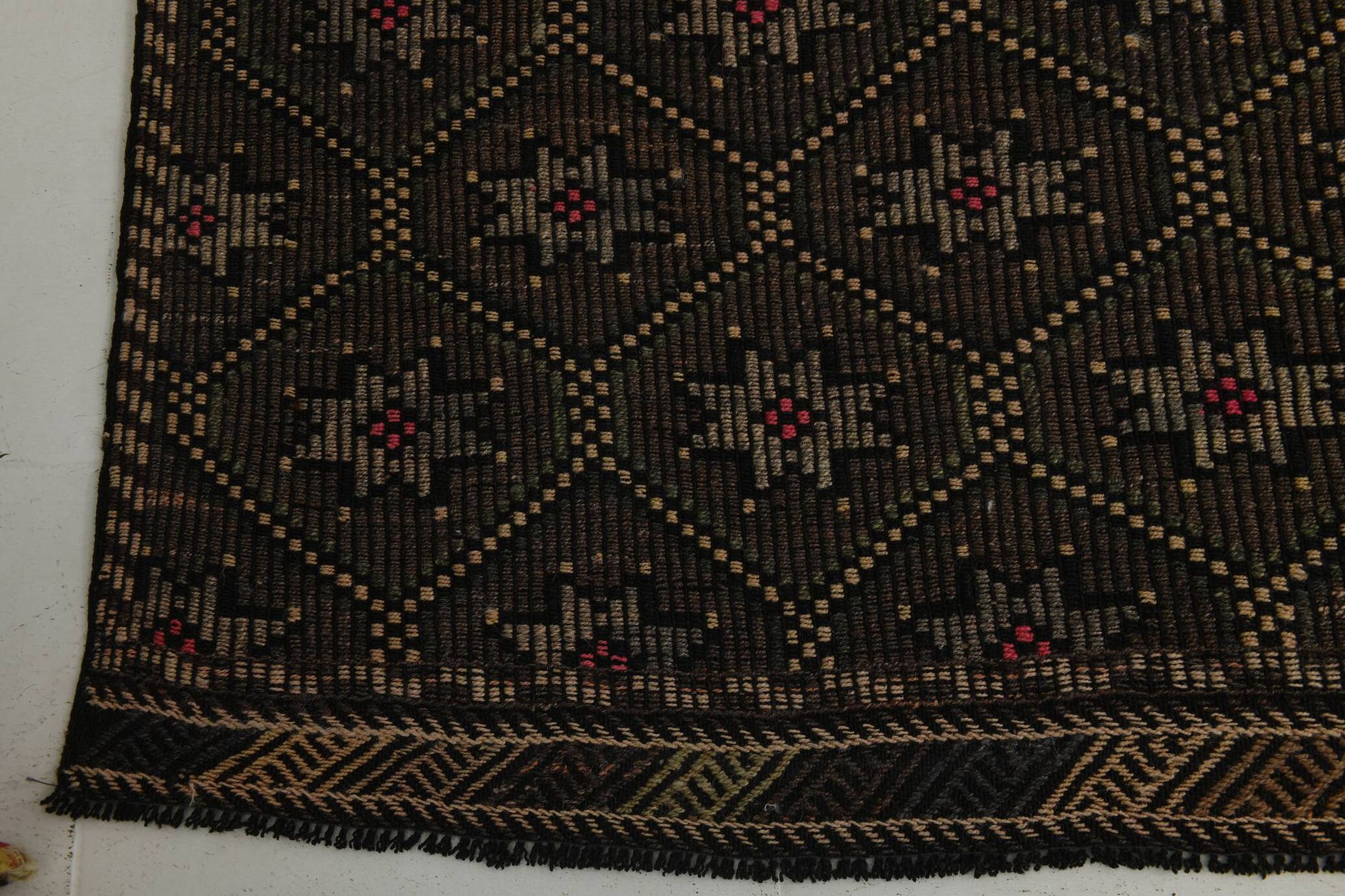 Tapis Kilim Vintage Noir et Brun à Motifs Géométriques, 183x297 Cm