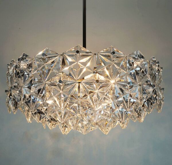 énorme lustre Kinkeldey en verre cristal et chrome avec 66 prismes en verre des années 1960