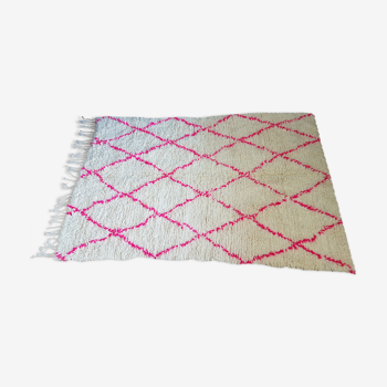 Beni Ouarain carpet with pink lozenges 140x210